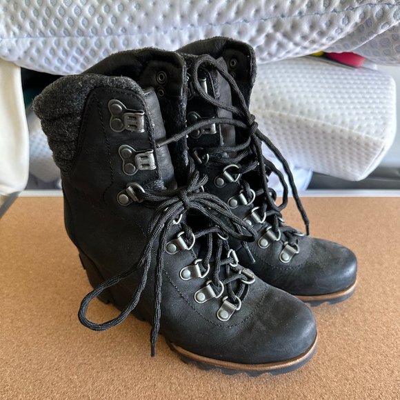 Sorel Women's Conquest Wedge Mid Calf Boot, Black, Size 5 - Picture 1 of 6